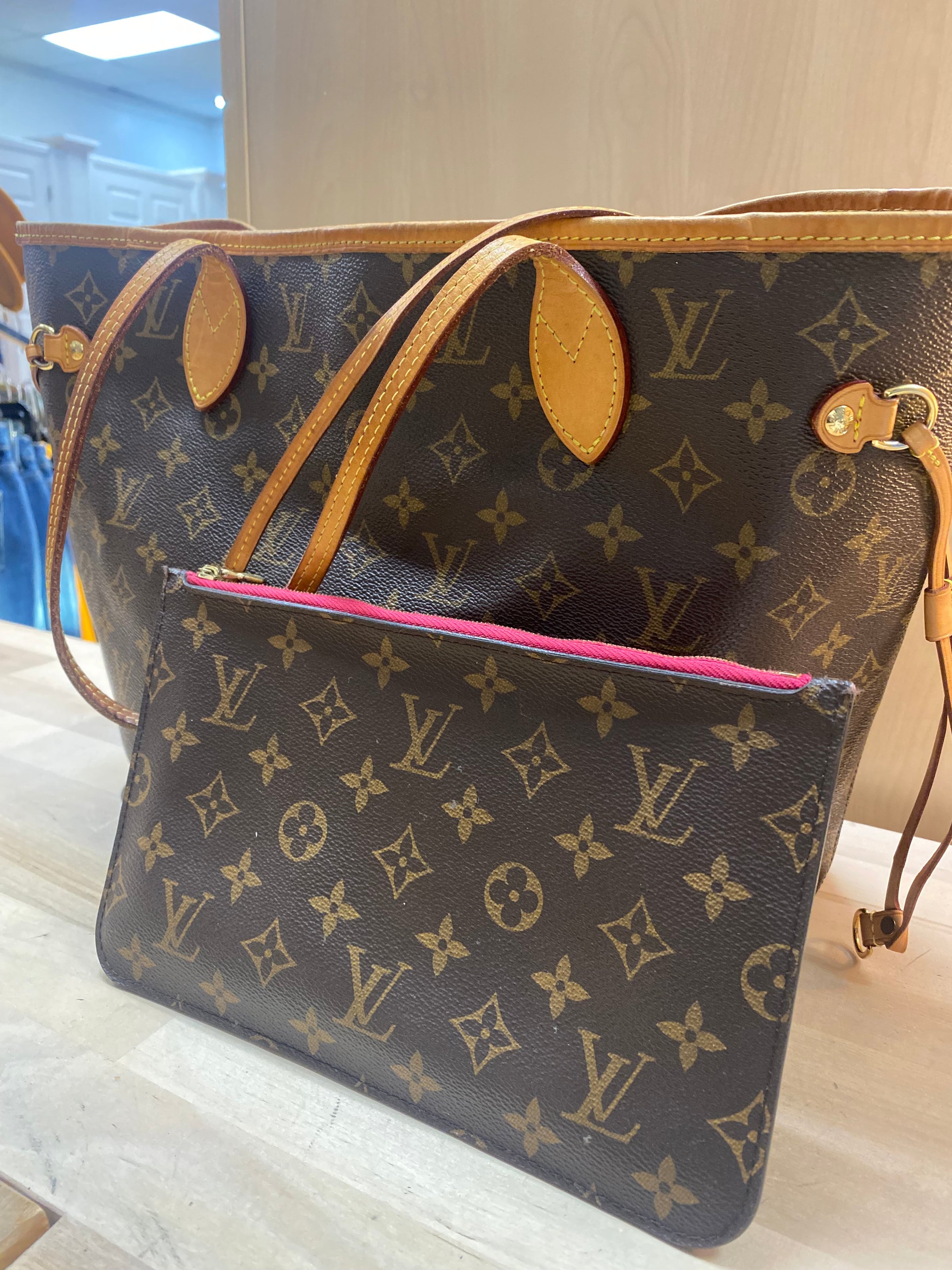 SOLD - Neverfull Monogram with Pouch | La Glam Consignment